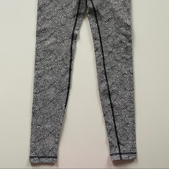 LULULEMON “Plush Petal” Wunder Under leggings - Picture 3 of 6